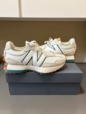 New Balance Women’s/kids White & green Retro Trail Sneakers